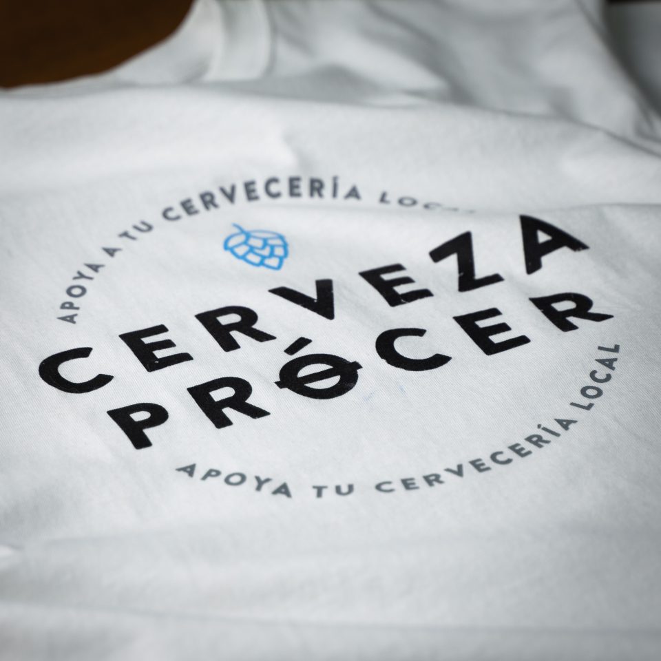 Polera RETRO blanca logo edición especial UNISEX