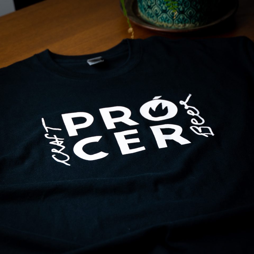 Polera negra logo grande UNISEX